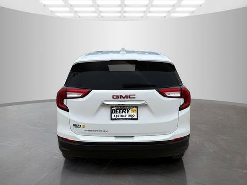 Used 2024 GMC Terrain SLE image 5