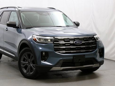 New 2025 Ford Explorer Active w/ Active Comfort Package image 2