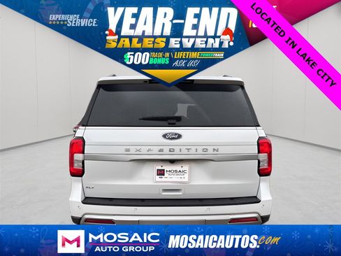 Used 2024 Ford Expedition XLT image 3