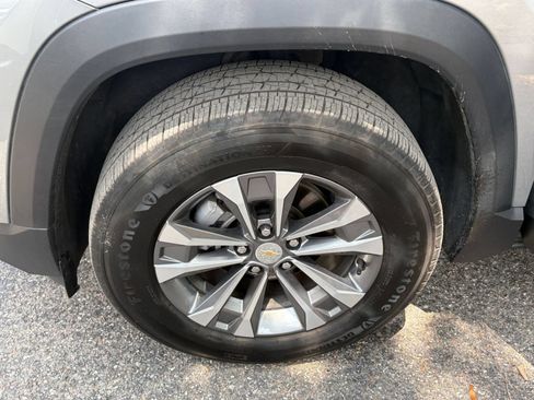Used 2025 Chevrolet Equinox LT FWD image 25
