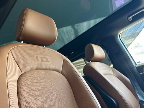 New 2025 Volkswagen ID. Buzz Pro S Plus RWD image 16