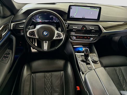 Used 2023 BMW 530e w/ M Sport Package image 17