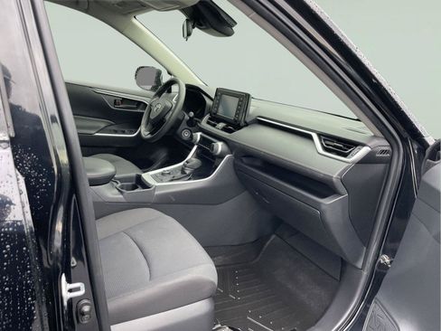 Used 2019 Toyota RAV4 LE AWD/4WD image 19