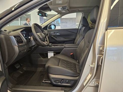 New 2026 Nissan Rogue Platinum image 14