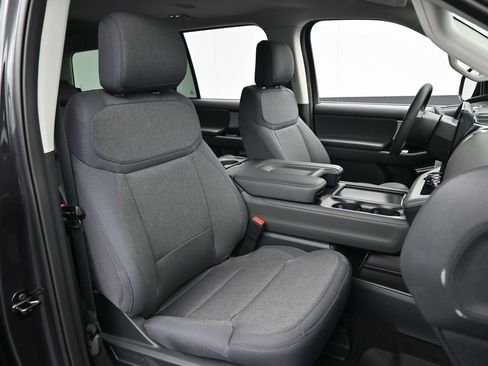 New 2025 Ford Expedition Active image 30