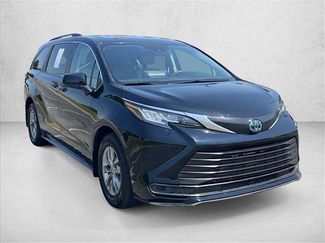 Certified 2023 Toyota Sienna LE FWD video 3