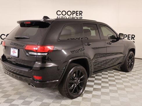 Used 2020 Jeep Grand Cherokee Altitude AWD/4WD image 21