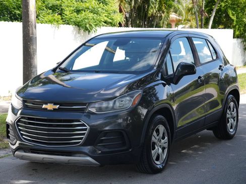 Used 2019 Chevrolet Trax LS FWD image 4