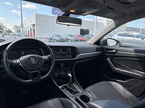 Used 2019 Volkswagen Jetta SE w/ Cold Weather Package FWD image 10
