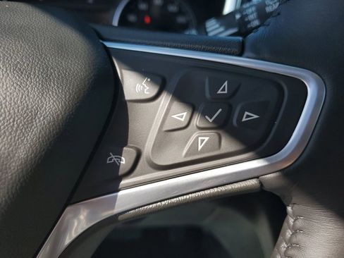 Used 2022 Chevrolet Equinox Premier image 32