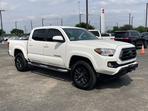 Certified 2023 Toyota Tacoma SR5 image 3