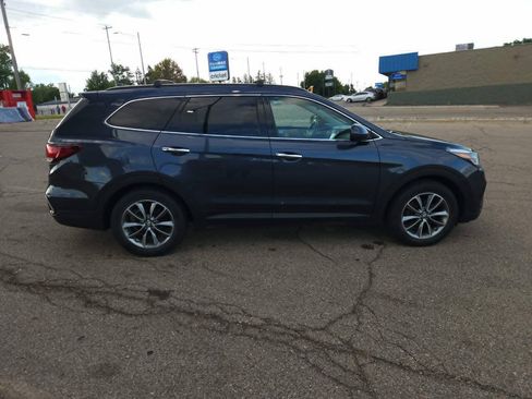 Used 2017 Hyundai Santa Fe SE AWD/4WD image 3