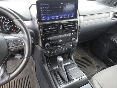 Used 2023 Lexus GX 460 image 24