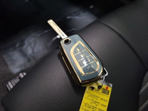 Used 2023 Toyota Camry SE FWD image 32