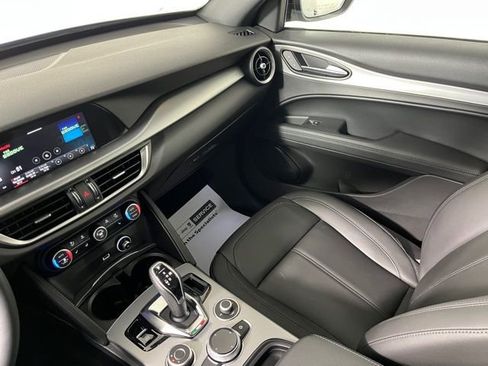 Used 2025 Alfa Romeo Stelvio Sprint w/ Convenience Package image 38