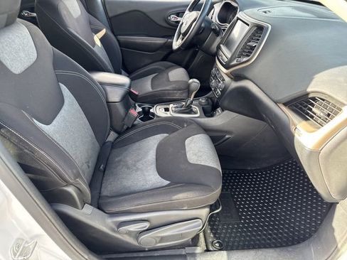 Used 2014 Jeep Cherokee Latitude w/ Comfort/Convenience Group image 24