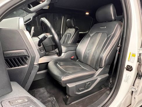 Used 2022 Ford F250 Platinum w/ FX4 Off-Road Package image 4