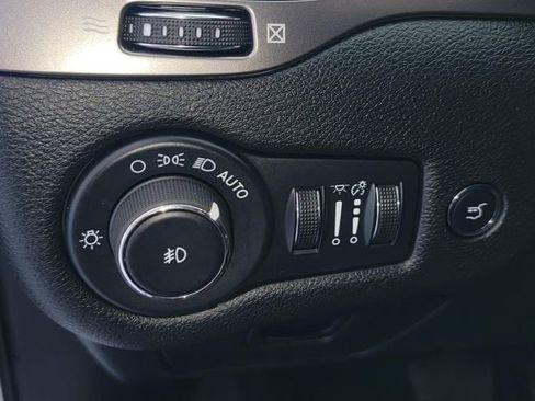 Used 2022 Jeep Cherokee Latitude Lux w/ Mopar Interior Package image 31