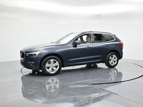 Used 2022 Volvo XC60 B5 Momentum image 1