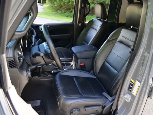 Used 2020 Jeep Gladiator Overland image 3