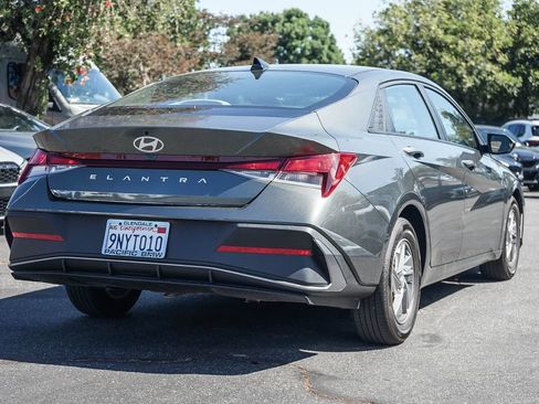Used 2024 Hyundai Elantra SE FWD image 8