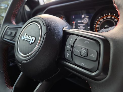 Used 2024 Jeep Wrangler Unlimited Rubicon w/ XTREMEE 35" Tire Package image 13