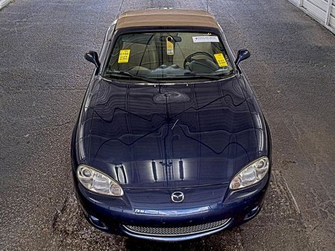 Used 2002 MAZDA MX-5 Miata RWD image 2