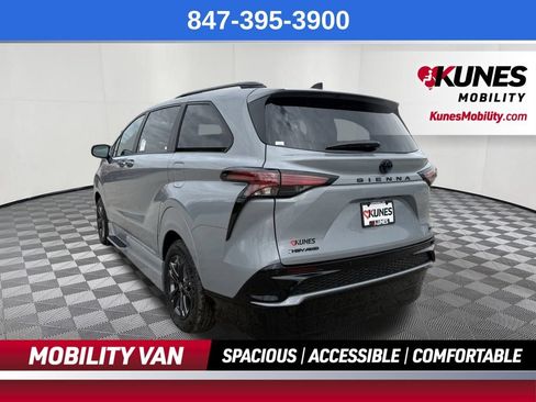 Used 2025 Toyota Sienna XSE w/ XSE Plus Package AWD/4WD image 5