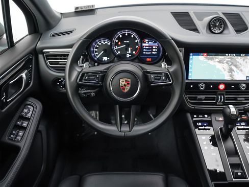 Used 2025 Porsche Macan image 16