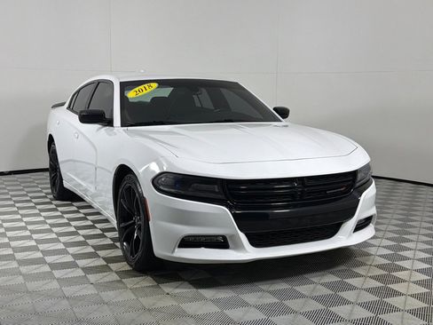 Used 2018 Dodge Charger SXT Plus w/ Blacktop Package RWD image 3