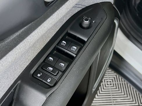 Used 2024 Jeep Compass Latitude AWD/4WD image 17