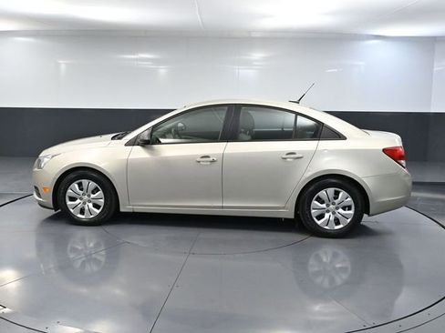 Used 2013 Chevrolet Cruze LS FWD image 8