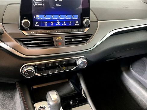 Used 2025 Nissan Altima 2.5 SR image 25