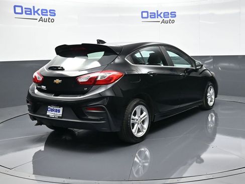 Used 2018 Chevrolet Cruze LT w/ Convenience Package image 8