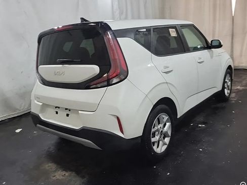 Used 2024 Kia Soul LX w/ Option Group 015 FWD image 4
