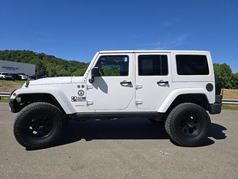 Used 2015 Jeep Wrangler Unlimited Sahara AWD/4WD image 12