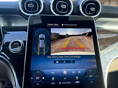 Used 2025 Mercedes-Benz GLC 350e 4MATIC image 12