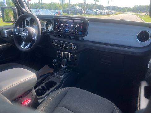 Certified 2025 Jeep Wrangler Unlimited Sahara AWD/4WD image 10
