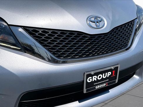 Used 2016 Toyota Sienna SE w/ SE Preferred Package FWD image 29