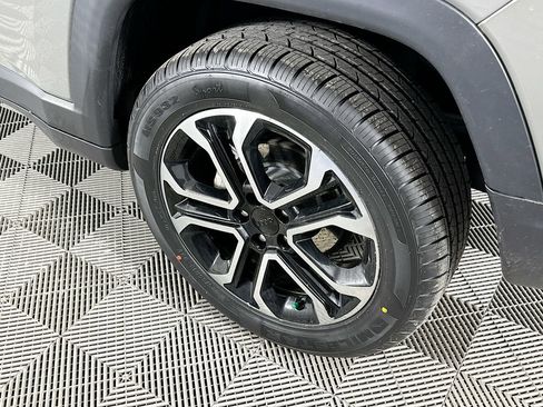 Used 2022 Jeep Compass Limited image 38