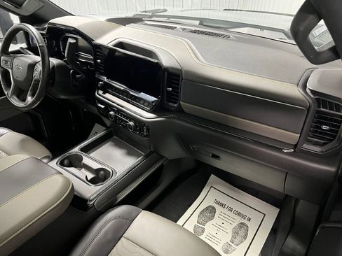 Used 2025 Chevrolet Silverado 2500 ZR2 w/ Technology Package image 3