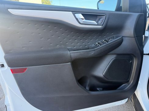 Used 2020 Ford Escape SE image 14