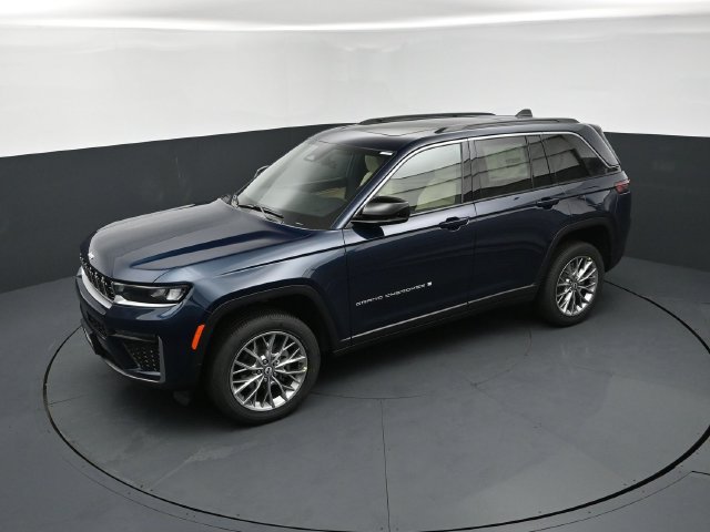 New 2027 Jeep Grand Cherokee Limited AWD/4WD image 18