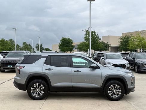 Used 2025 Chevrolet Equinox LT image 4