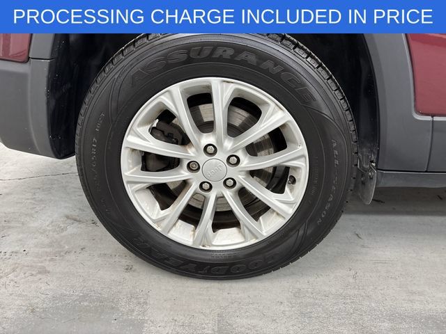 Used 2020 Jeep Cherokee Latitude w/ Cold Weather Group AWD/4WD image 2