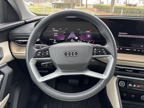 Used 2025 Audi Q5 Premium Plus w/ Premium Plus image 17