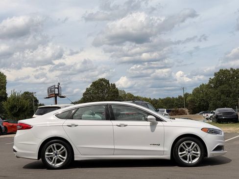 Used 2018 Ford Fusion SE w/ Equipment Group 602A FWD image 6