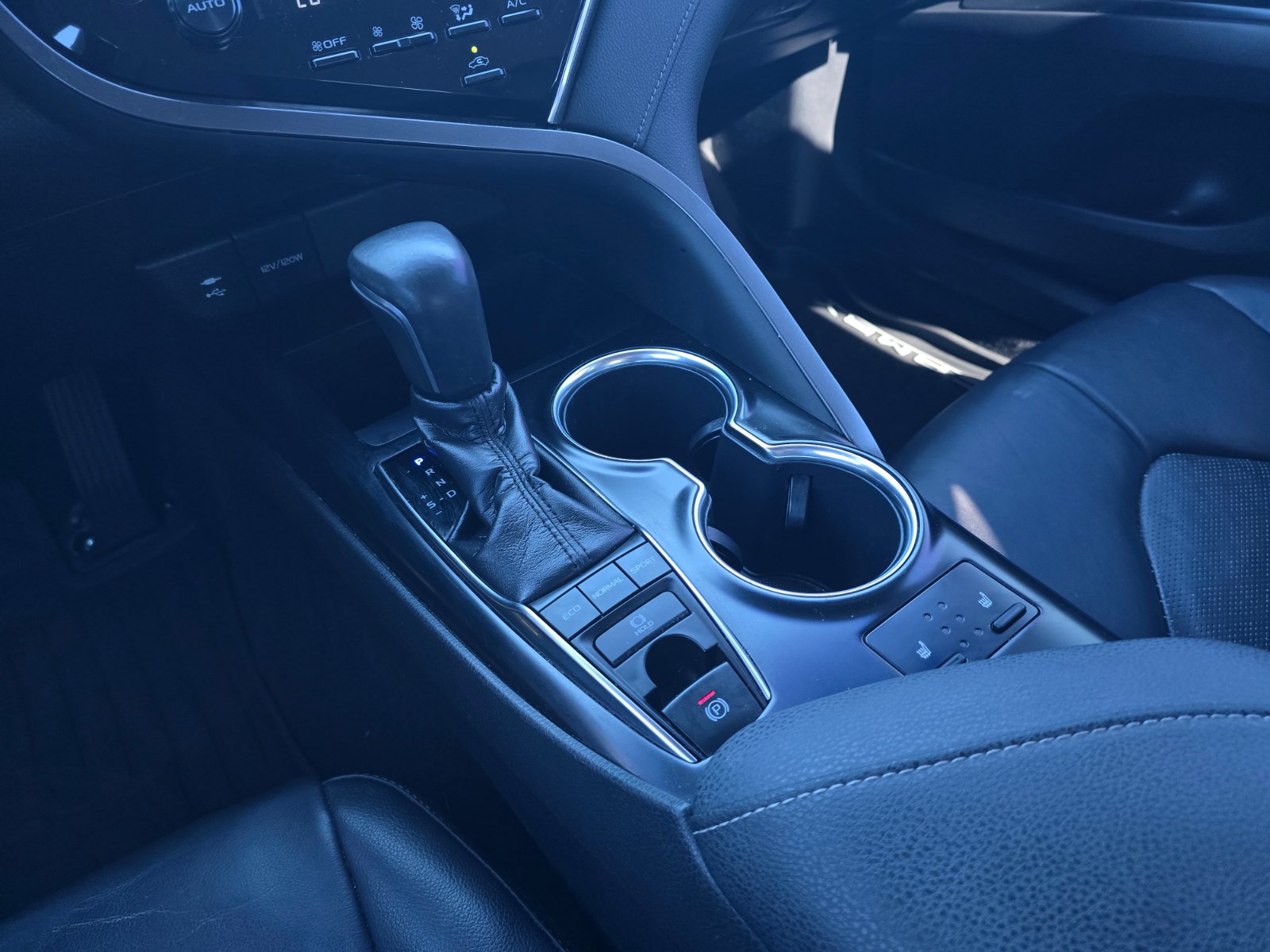 Used 2018 Toyota Camry XSE FWD image 17