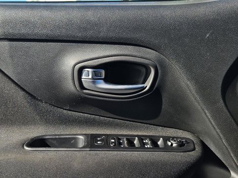 Used 2021 Jeep Renegade Latitude image 25