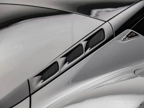 Used 2025 Lotus Emira RWD image 39